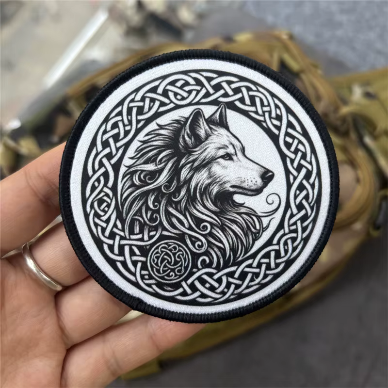 Parche militar lobo con velcro para mochila y ropa - imagen 5