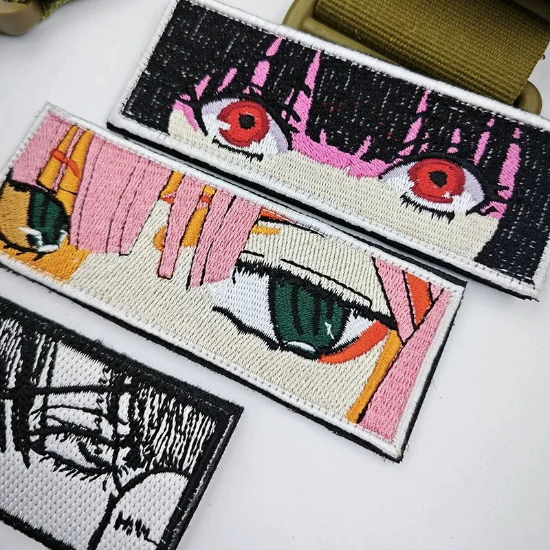 Parches de Ojos de media cara de Anime para niñas, bordado de pelo rojo, brazalete táctico de moral, insignias en mochila, pegatinas de gancho y bucle - imagen 2