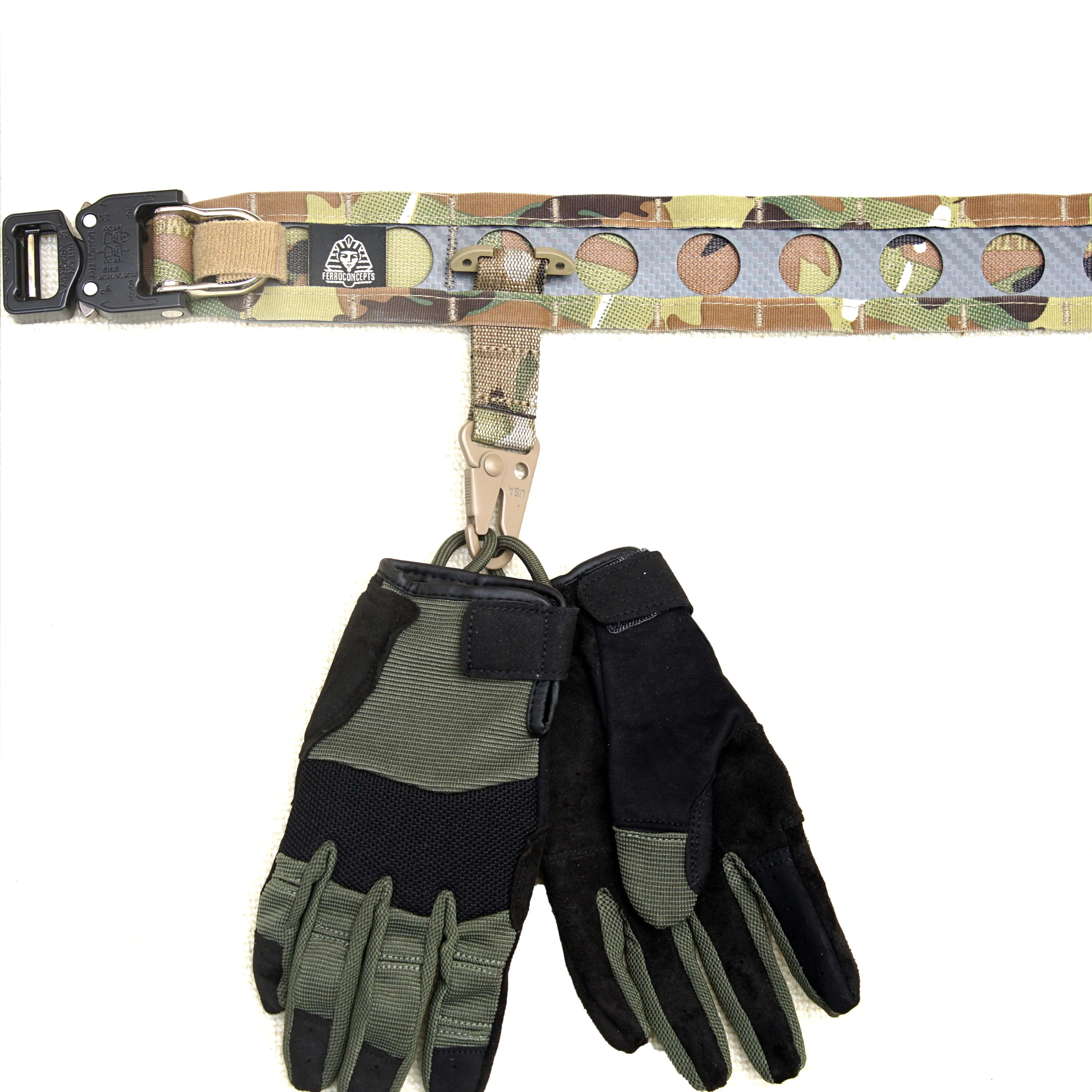 El sistema táctico MOLLE puede utilizar un gancho de suspensión, un gancho de sellado de cintura y un gancho multifuncional.