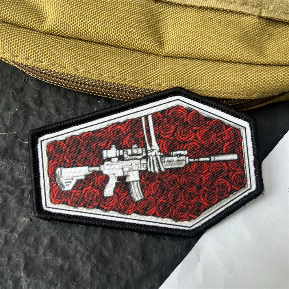Parche táctico Rose and Gun AR-15 Reaper Morale, brazalete del ejército militar, parches impresos con gancho para ropa, pegatina para mochila - imagen 2