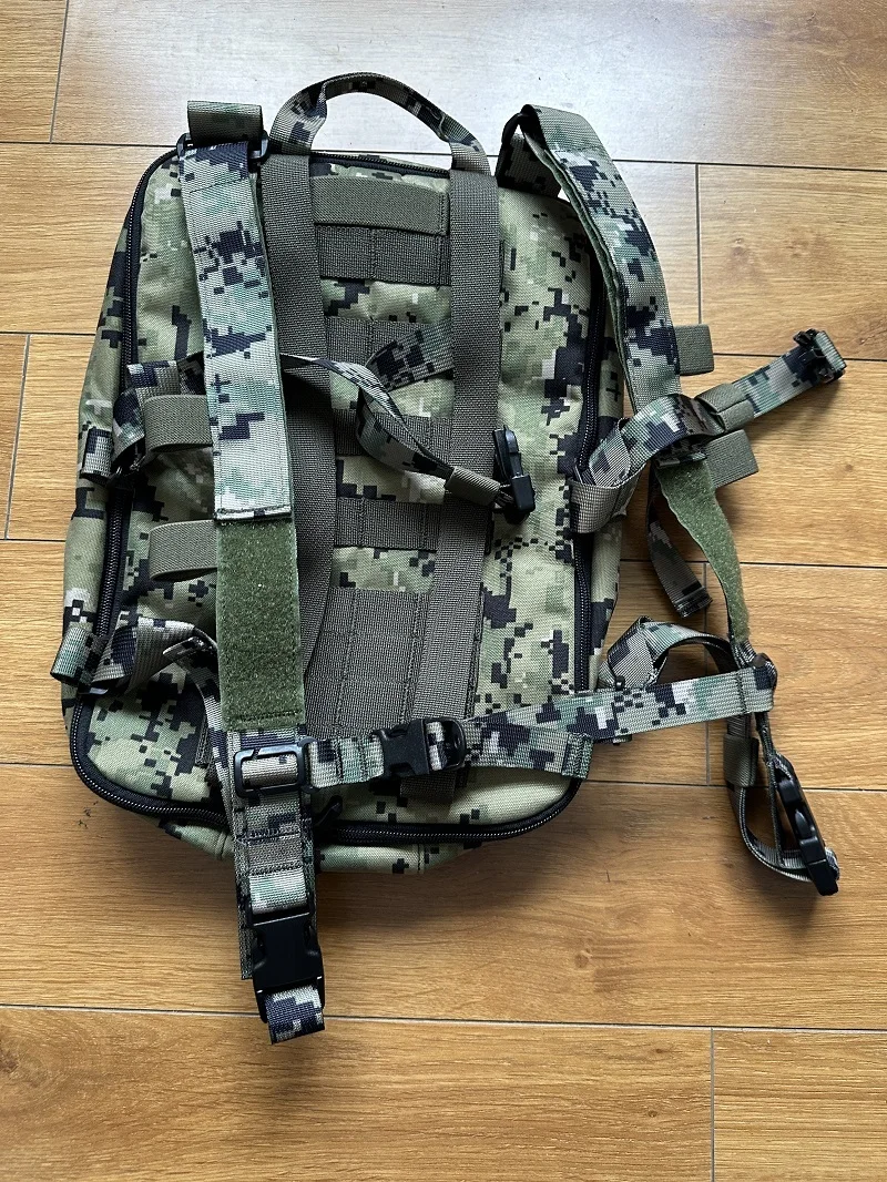 Mochila impermeable de expansión de doble hombro AOR2 - imagen 4