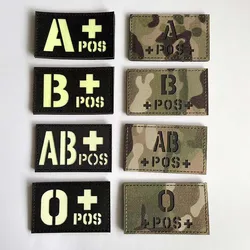 5*8,5 CM camuflaje, parche del grupo de sangre negra que brilla en la oscuridad, A + B + O + AB + POS parches de bucle de gancho positivo, insignias tácticas militares