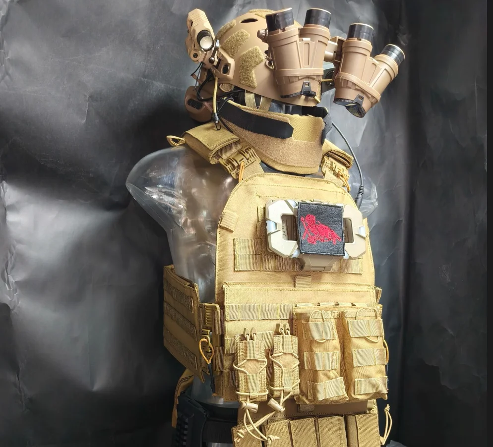 Conjunto de casco táctico, máscara delta, modelo de dispositivo de visión nocturna de cuatro ojos, equipo CS, conjunto de chaleco de entrenamiento de campo - imagen 5