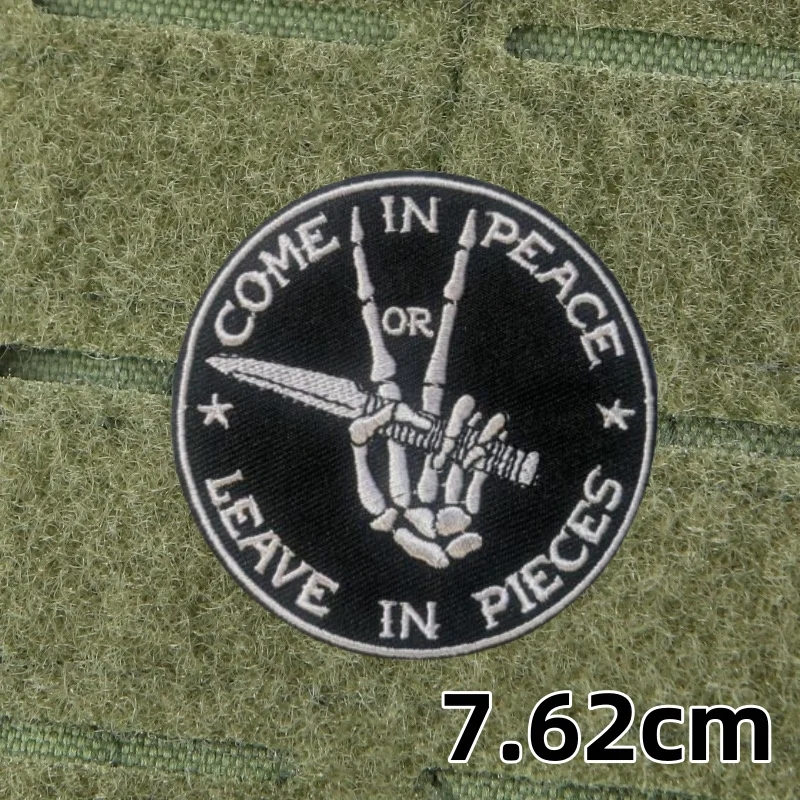 Ven en paz o deja en piezas, Humor oscuro, moral, parches tácticos, Punk, bordado, gancho y bucle, insignia militar, pegatinas para mochila - imagen 4