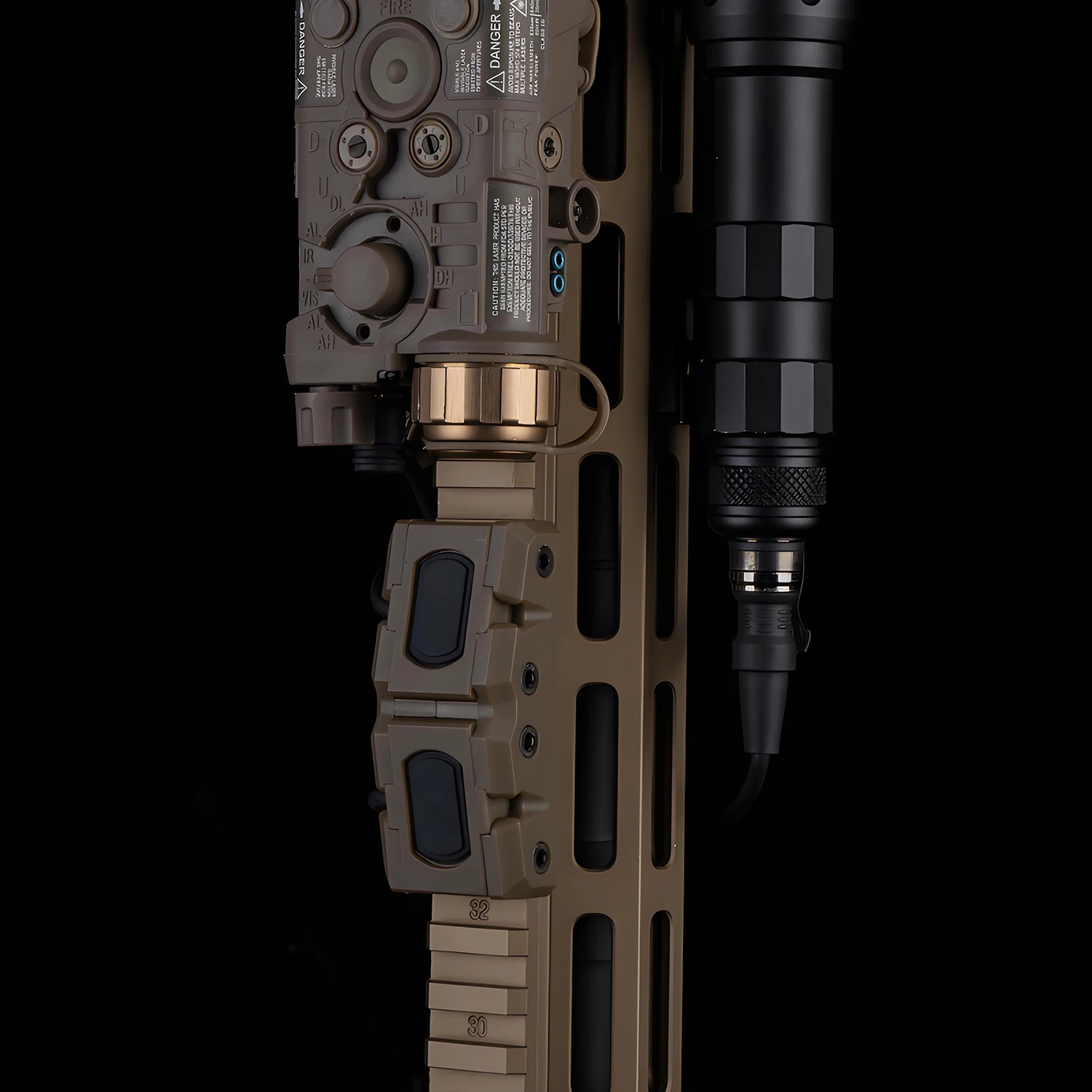 Base de interruptor de cable trasero para linterna, montaje de riel de cableado de doble cara Compatible con rieles Picatinny de interruptor trasero Mod - imagen 2
