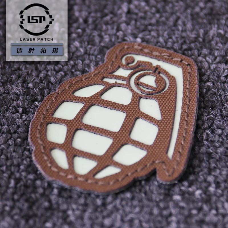 Pegatina mágica de Granada táctica que brilla en la oscuridad, insignia de hombro, brazalete luminoso, 48x58mm - imagen 2