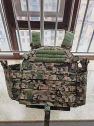 Chaleco táctico MOLLE modular con placas para combate