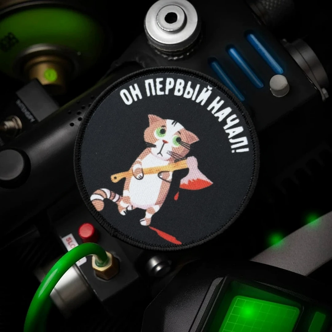 Parches de gancho y bucle impresos con un gato sosteniendo una hacha para ropa insignia de moral táctica brazalete del ejército militar pegatina para mochila