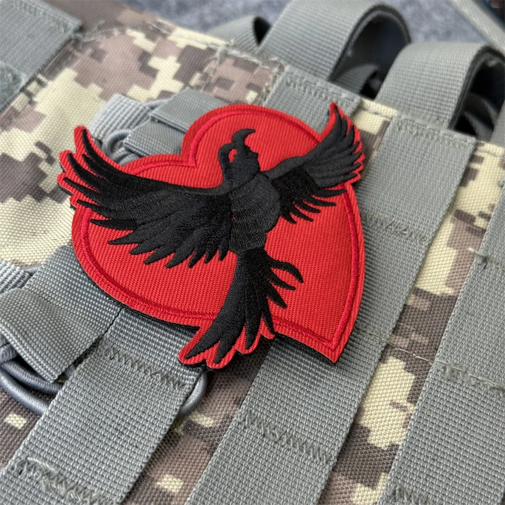 Parche táctico velcro cuervo corazón gótico – Moral para mochila - imagen 4