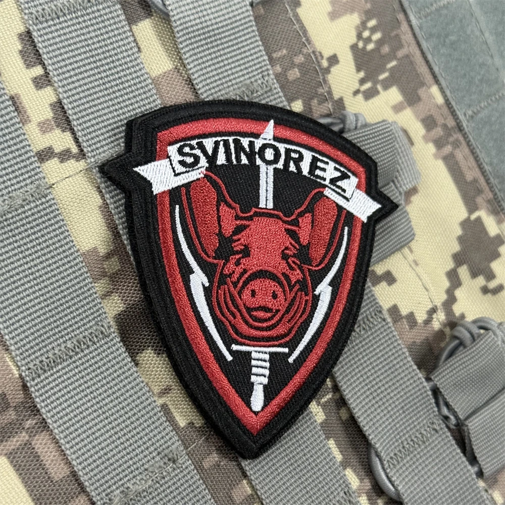 Parche de cerdo y espada, insignia de moral táctica, parches de gancho y bucle bordados, brazalete militar táctico, pegatina para mochila - imagen 4
