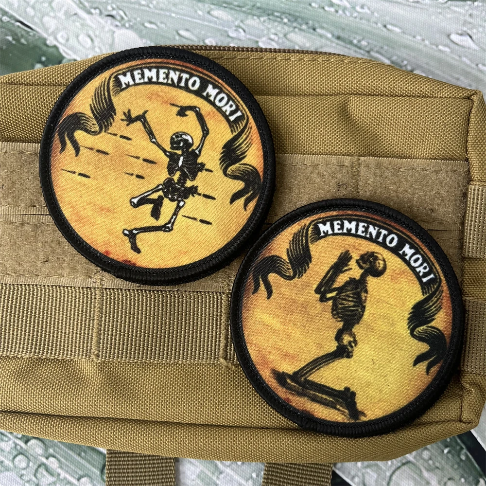 Insignia militar de calavera de Dead Inside, pero Still Horny, Memento Mori, parche impreso de moral de oración, parches tácticos, pegatinas para mochila - imagen 3