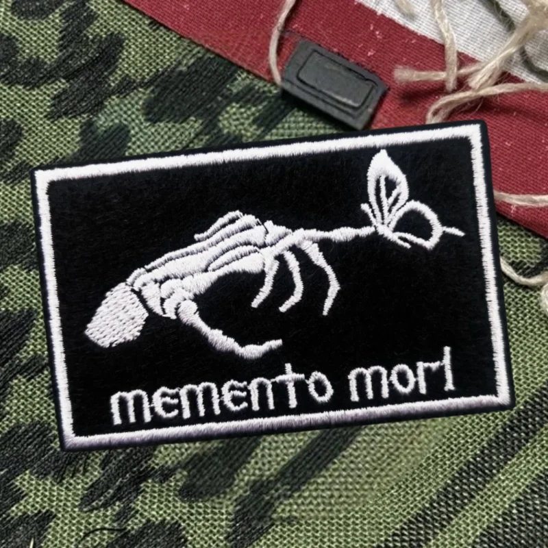 Parche bordado Memento Mor, calavera y mariposa, gancho y bucle táctico, insignia de moral, mochila, chaleco, pegatinas, parches para brazalete para ropa - imagen 2