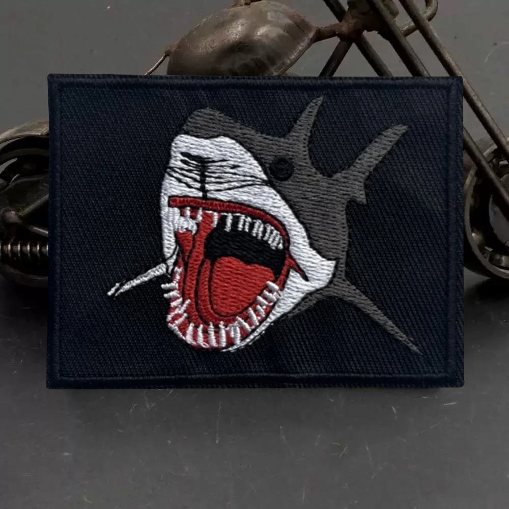 Parche táctico bordado de tiburones, brazalete divertido con gancho y bucle, insignia de moral militar, pegatinas para mochila y ropa - imagen 4