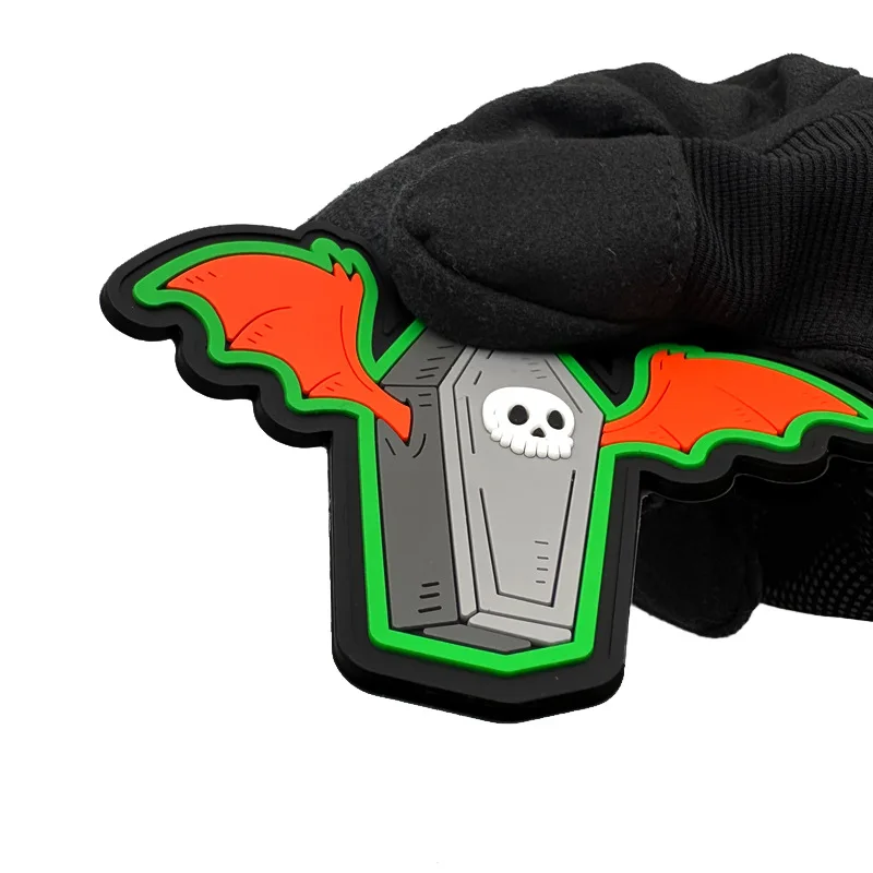 Parche con insignia de moral de calavera luminosa de ataúd de murciélago, brazalete táctico de PVC, gancho y bucle, mochila militar, chaleco, accesorios, pegatinas - imagen 5