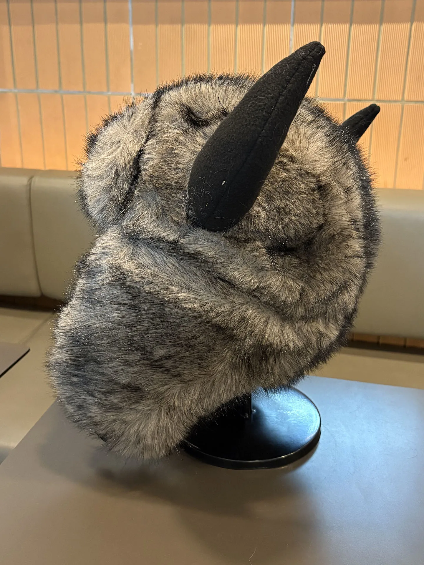 Gorro de felpa de cuerno de vaca: gorro grueso acolchado de invierno con protección para los oídos para calidez y aislamiento contra el frío.