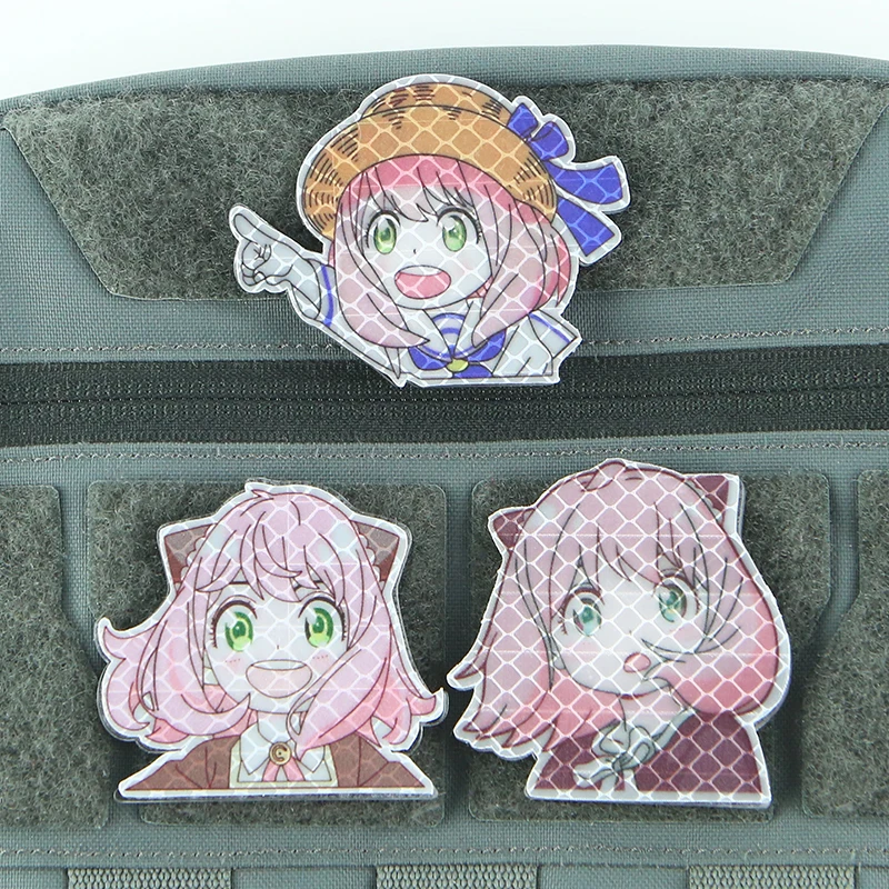 Parche acrílico reflectante nocturno, familia espía, casa de juego, Ania, insignia táctica de expresión bonita, brazalete periférico de animé - imagen 3