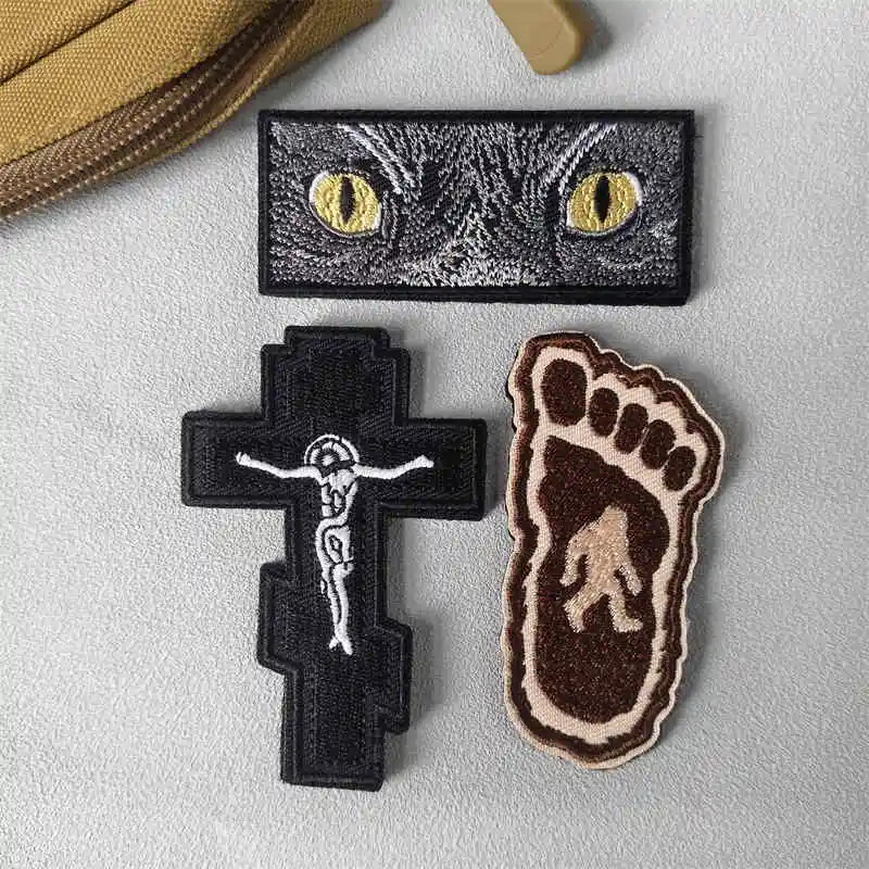 Parche bordado de cruz de Jesús "Ojos de gato geniales", brazalete táctico con gancho y bucle, chaleco, insignia de moral, parches adhesivos para mochila para ropa