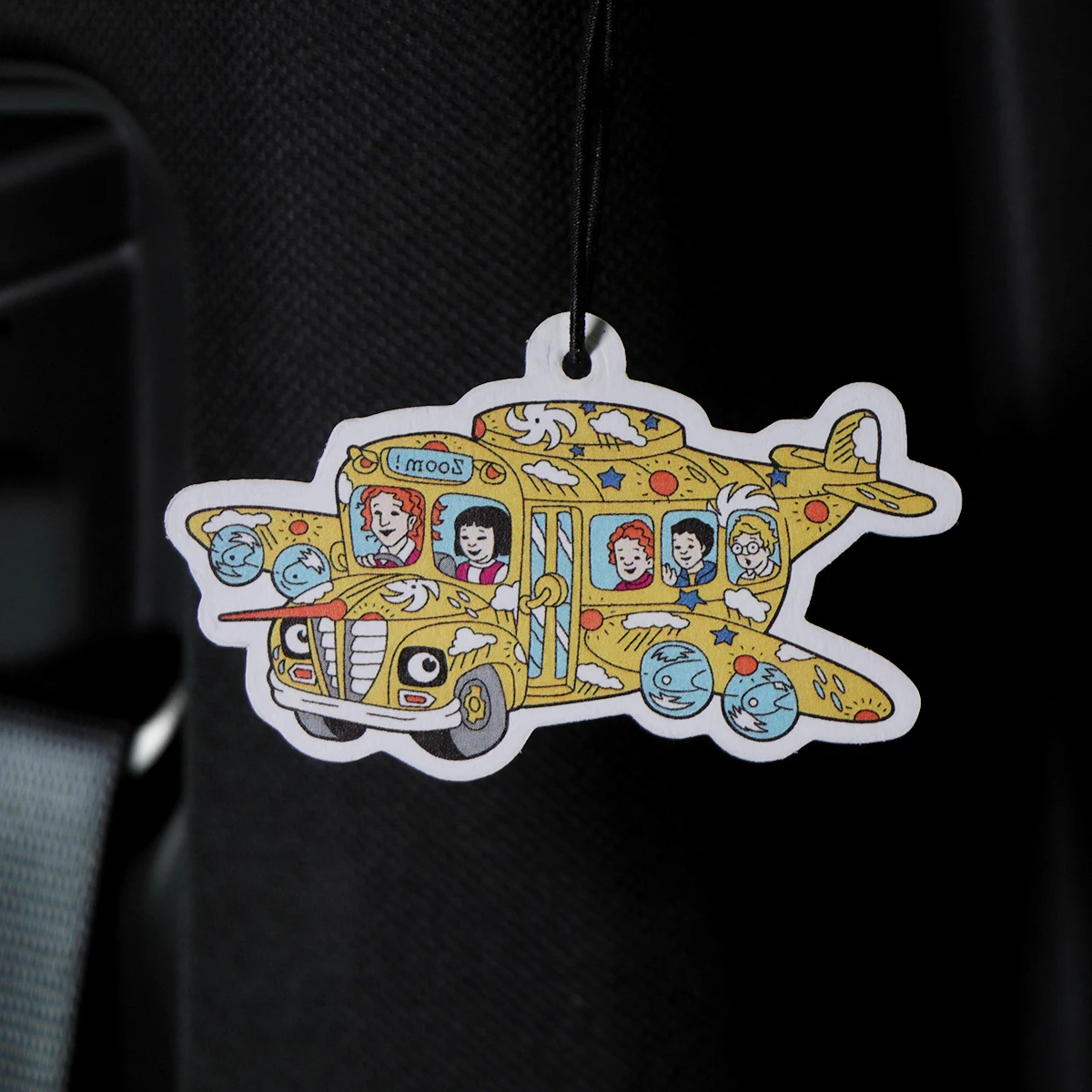 Tabletas de aromaterapia divertidas para autobús escolar, colgante de fragancia para Interior de coche, ambientador, decoración colgante para espejo retrovisor - imagen 4