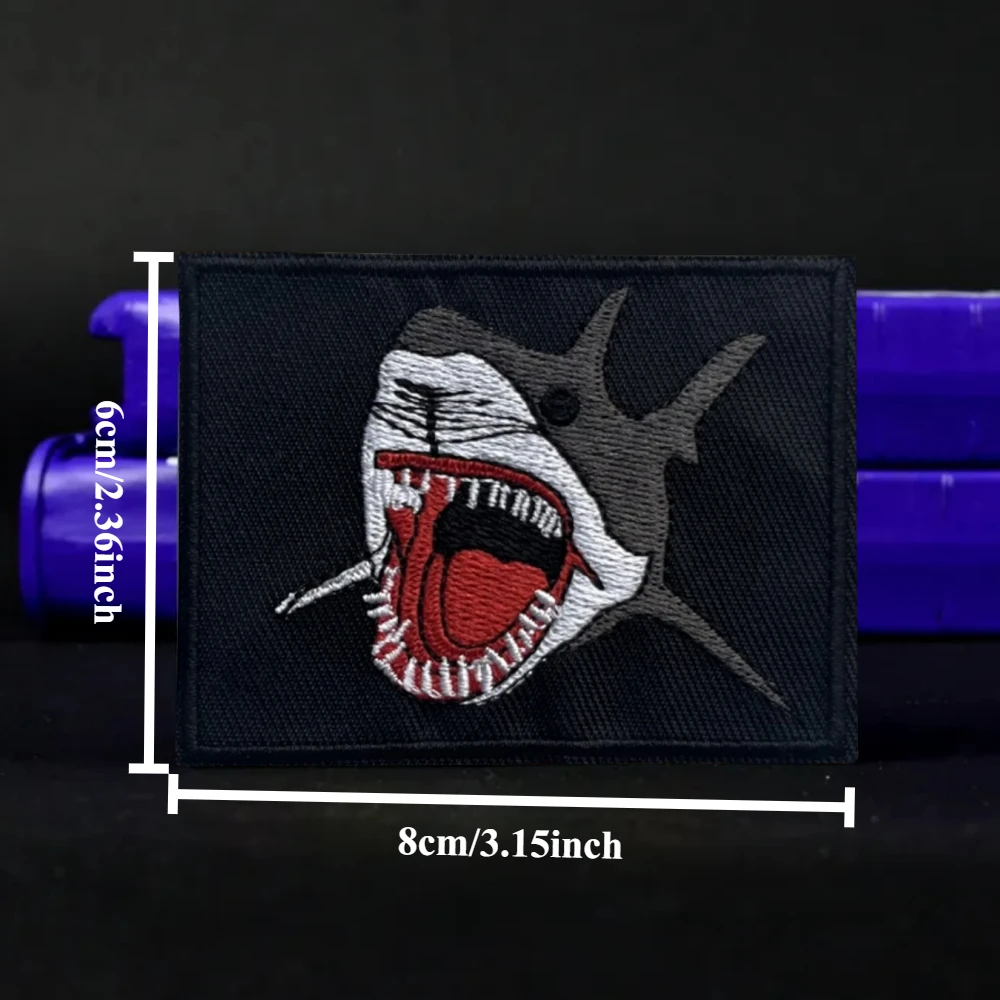 Parche táctico bordado de tiburones, brazalete divertido con gancho y bucle, insignia de moral militar, pegatinas para mochila y ropa - imagen 3
