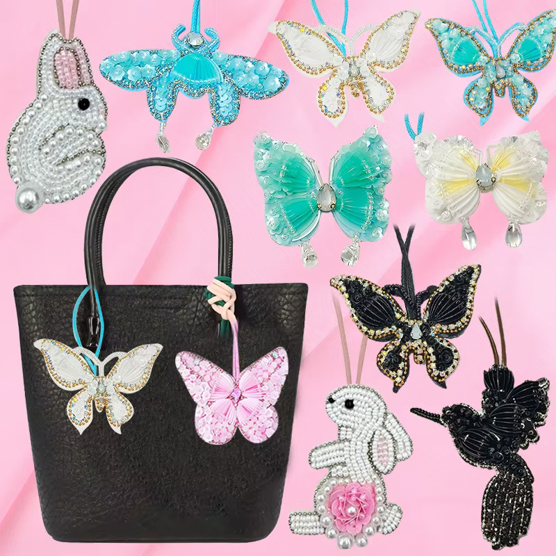 Parche artesanal abalorio mariposa – Colgante decorativo para bolso - imagen 5