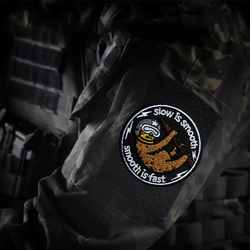 Raccoon Morale parche táctico bordado velcro chevron Slow Is Smooth - imagen 5