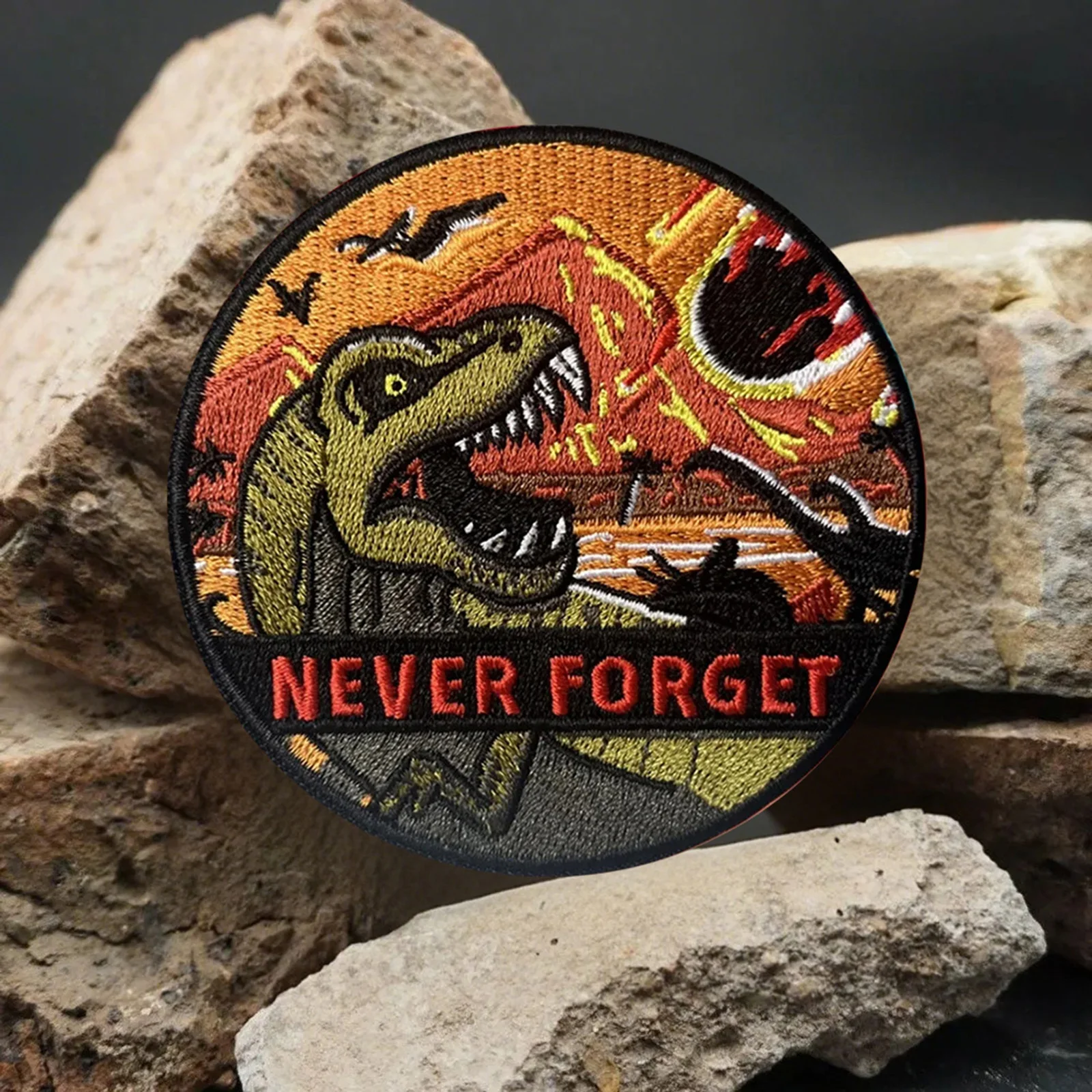 Parche táctico de dinosaurio nunca olvides, parche bordado con gancho y bucle, brazalete, insignia de moral del ejército militar, pegatinas para mochila - imagen 2