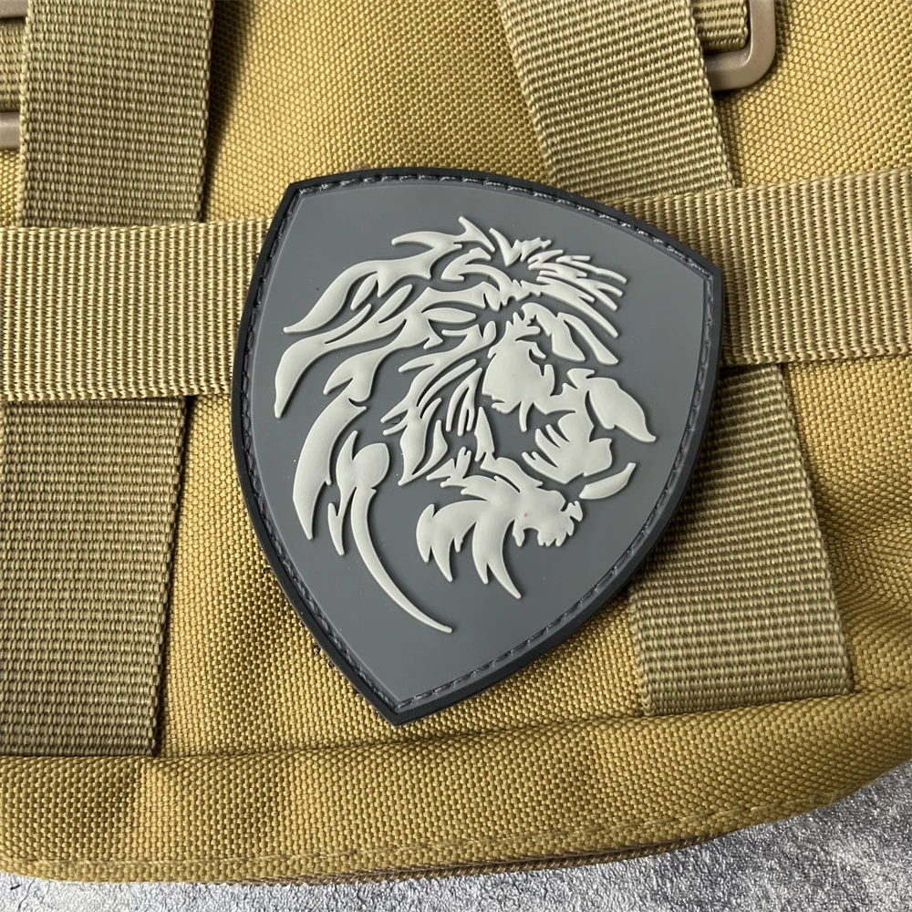 Parche de León táctico, insignia de moral militar, parches de gancho y bucle de PVC para ropa, mochila, accesorios de decoración, pegatina - imagen 4