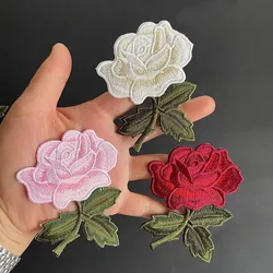 Parches bordados florales – Aplicaciones textiles para coser o planchar