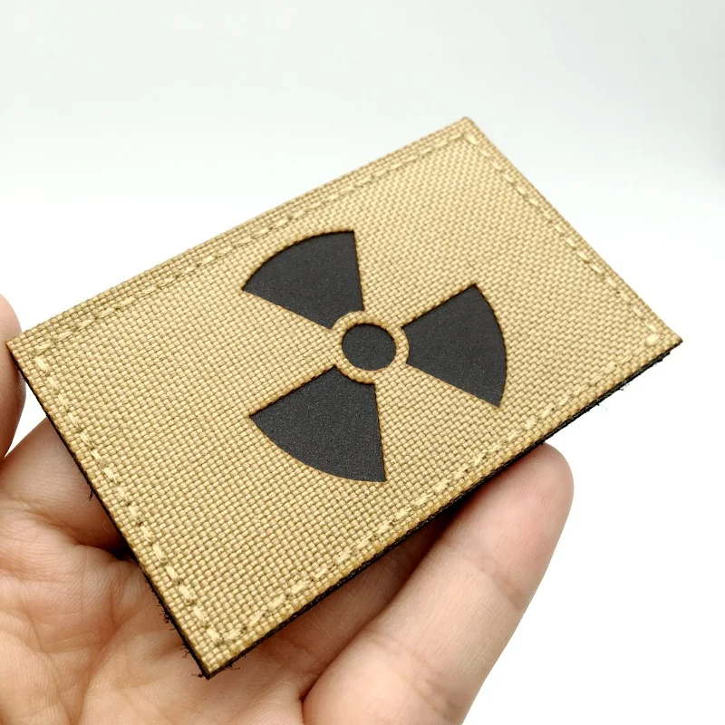 Parches de diseño de símbolo de radiación creativo reflectante IR, apliques tácticos con cierre de gancho y bucle duradero fácil de colocar, 1 ud. - imagen 5
