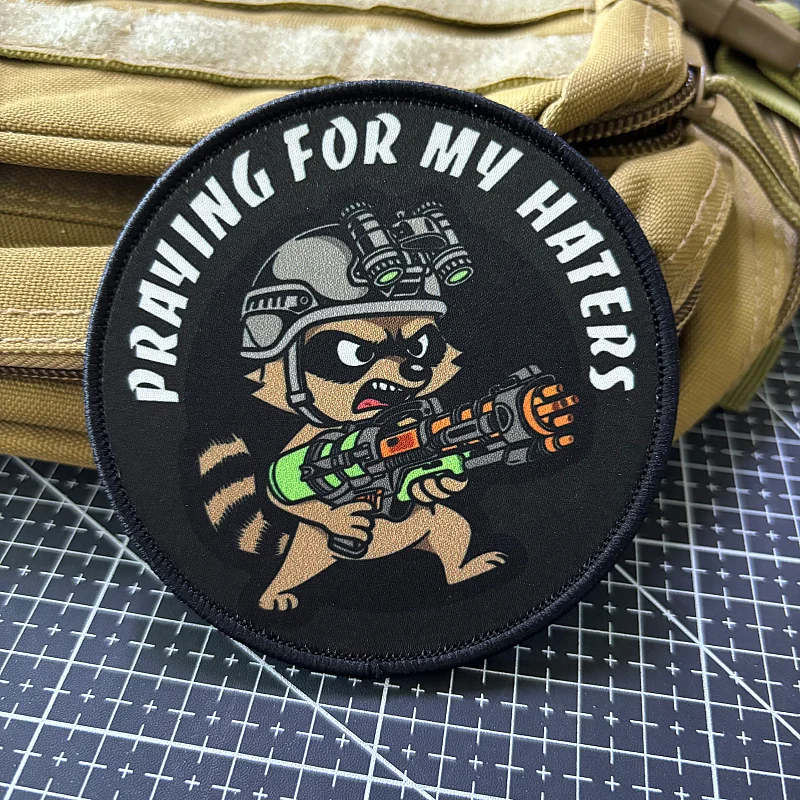 Parches Tácticos de Soldado Mapache, Parche Militar con Gancho y Bucle, Insignia de Moral 'Rezando por Mis Enemigos', Brazalete Militar, Adhesivo para Mochila - imagen 2