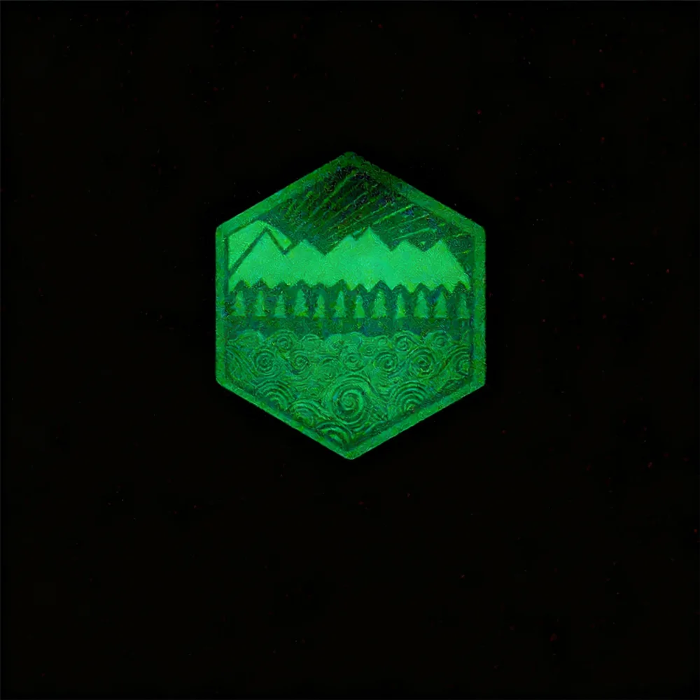 Parche Hexagonal de paisaje de bosque junto al río, brazalete táctico luminoso con impresión UV acrílica de montañas para decoración de bolsos - imagen 4