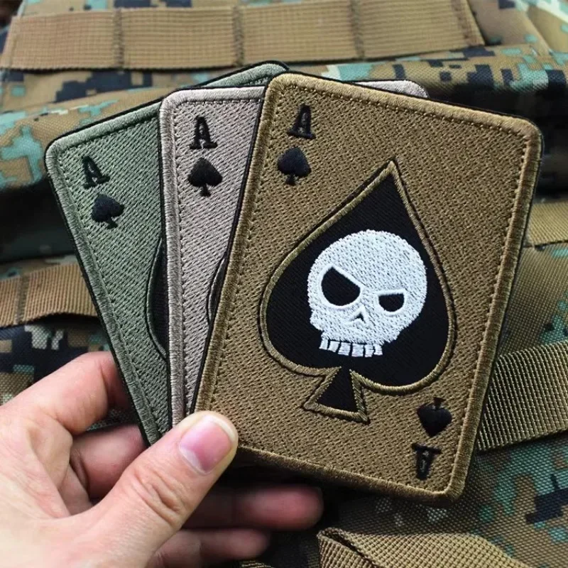 Parche de póker para mochilas, pegatina táctica militar reflectante de gancho y bucle, insignias de moral bordadas de Ace Spades - imagen 3
