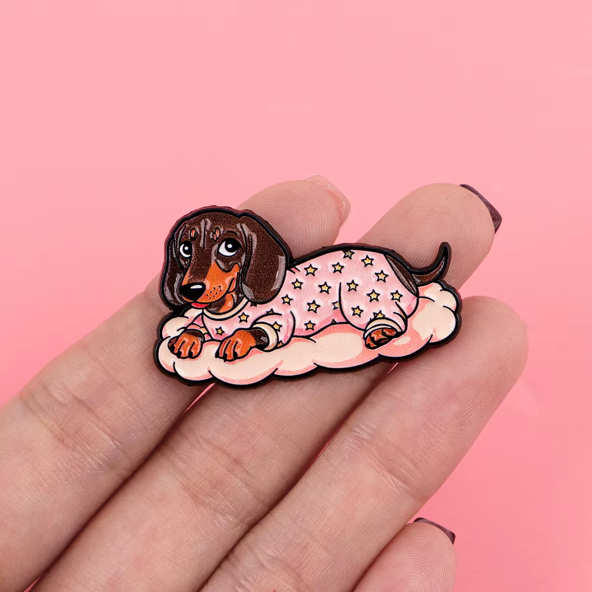 Pin esmaltado perro salchicha – Broche metálico para solapa o mochila