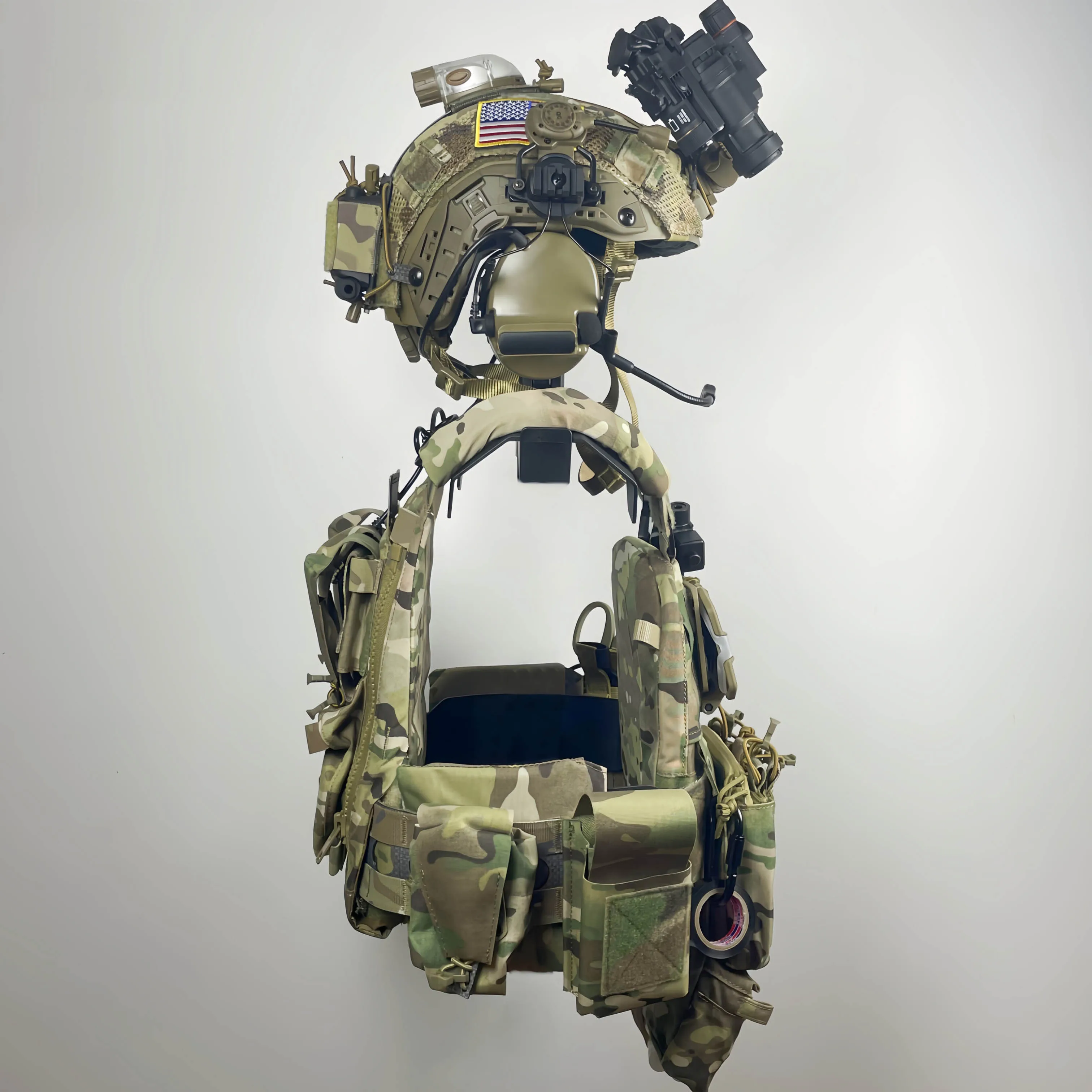 Conjunto táctico camuflaje – Casco y chaleco militar completo