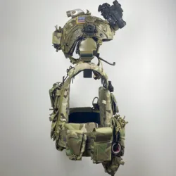 Conjunto táctico camuflaje – Casco y chaleco militar completo