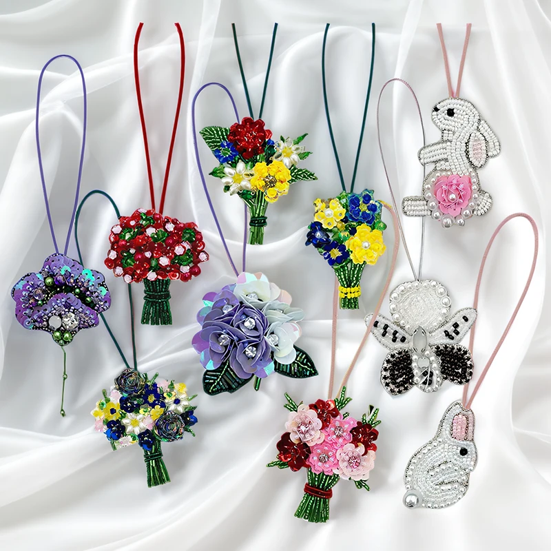 Cuentas de diamantes de imitación hechas a mano con flores 3D, parches de cuerda para colgar, colgantes para mochila, parches de cordón de cristal, decoración colgante para bolso