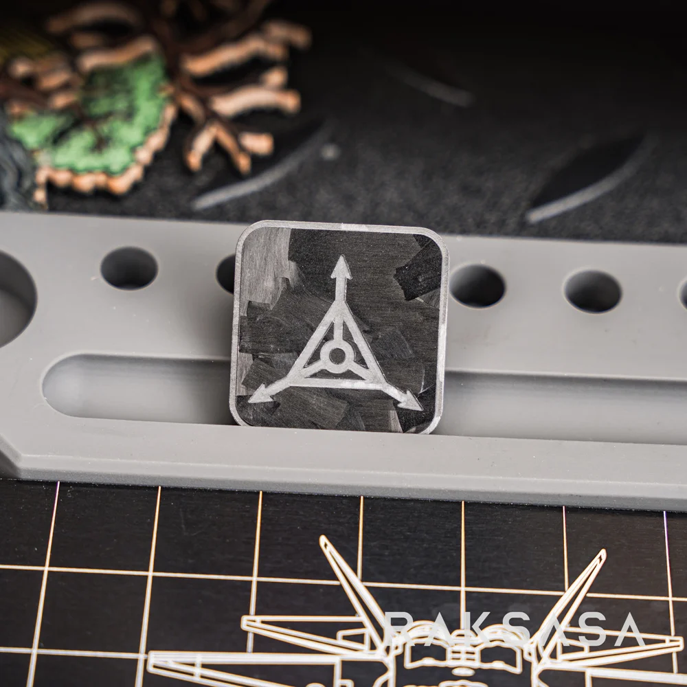 Parche de fibra de carbono con flechas triangulares, insignia táctica cuadrada, apliques DIY para decoración de ropa y mochila - imagen 2