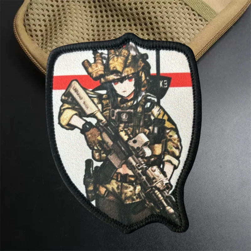 Chica de Anime táctica con parche impreso de pistola en ropa insignia de moral militar parches de gancho mochila brazalete pegatina