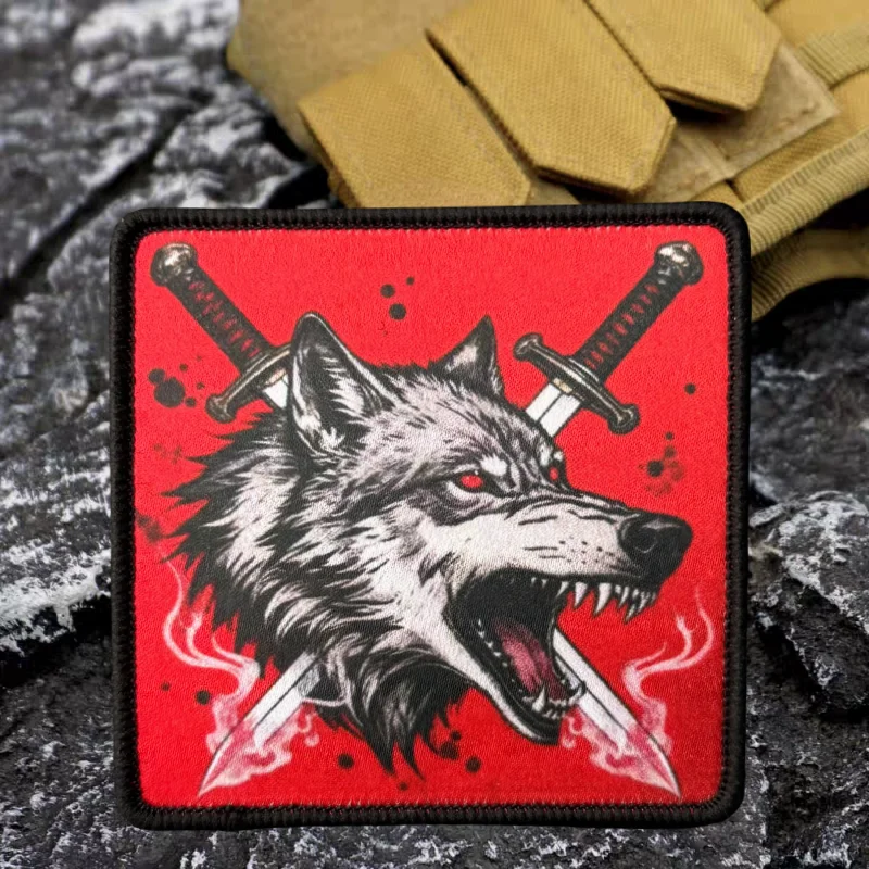 Parche táctico de lobo con espadas dobles, gancho y bucle - imagen 4