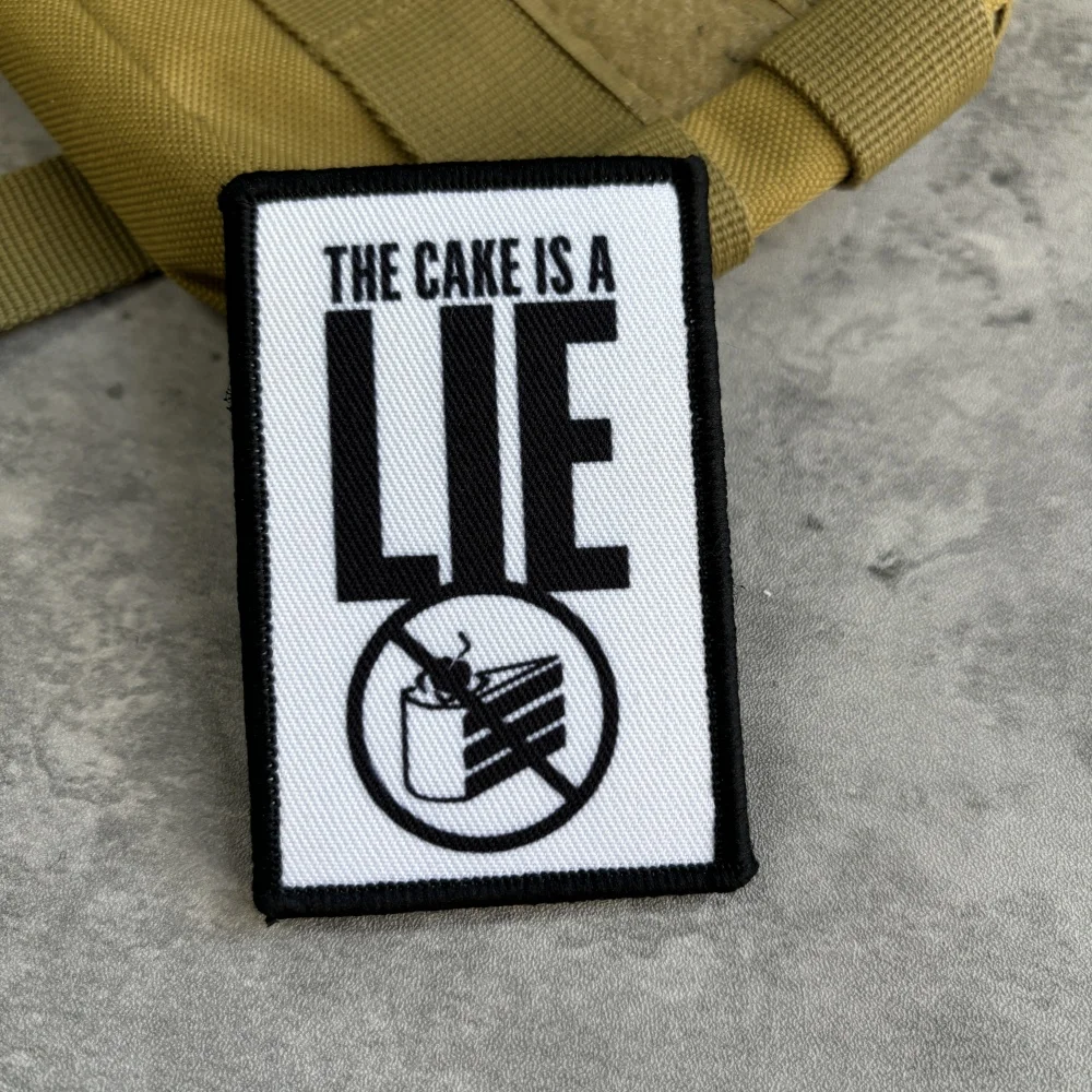 Portal The Cake Is A Lie Morale Tactische Patch Gedrukt Klittenbandembleem Chevron Militaire Badge Armband Kleding Rugzak Stickers - imagen 2