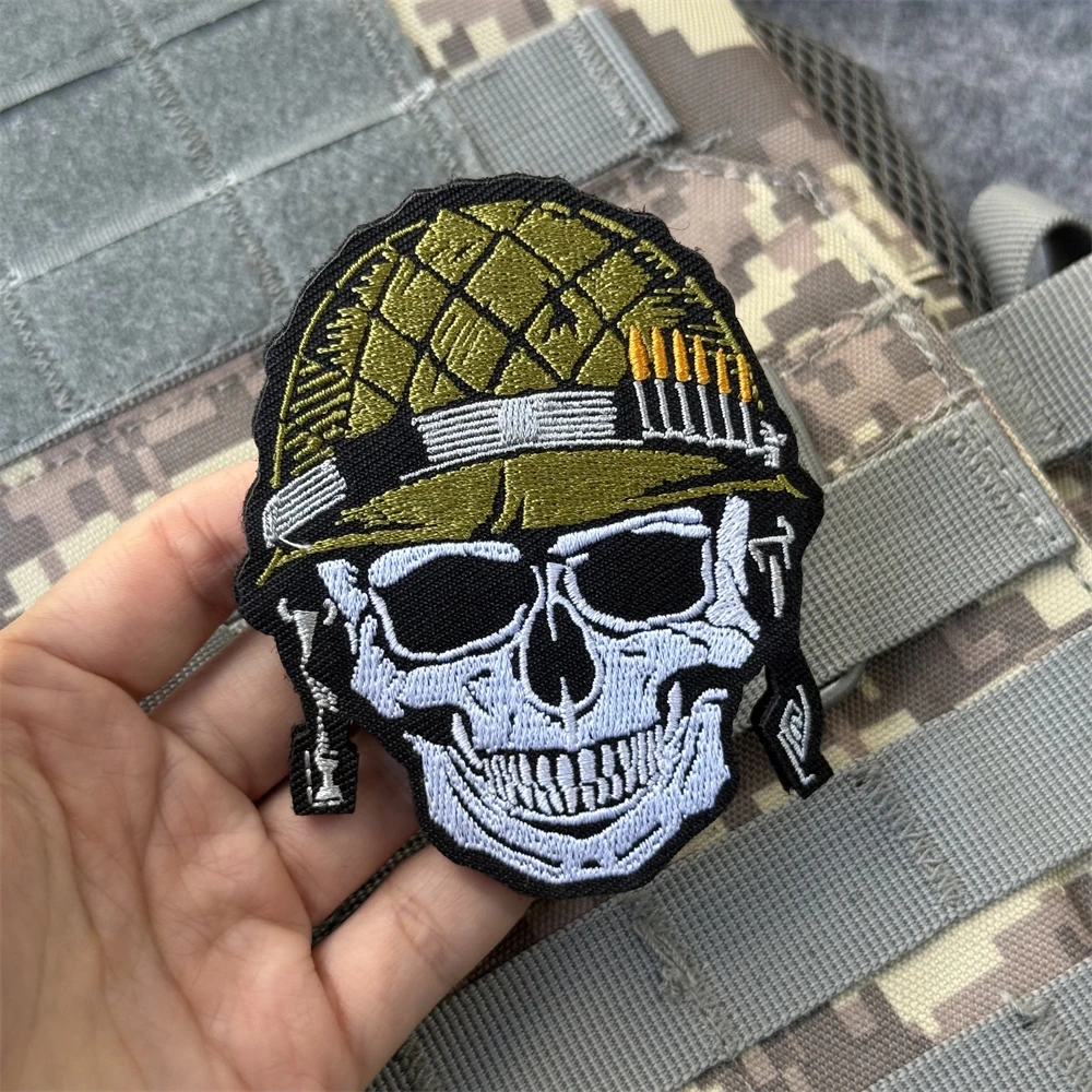 Chevron esqueleto soldados usando cascos parche moral táctica pegatina militar parches de gancho y bucle bordados para ropa - imagen 4