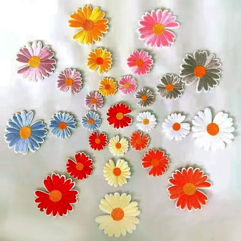 10 unids/lote de parches bordados de Margarita pequeña, sombreros DIY, mochila, zapatos, coser, decorar DIY, parches para planchar para ropa, parche de dibujos animados - imagen 2