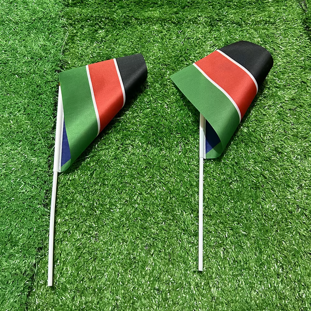 Bandera de mano Sudán del Sur con asta de plástico para deporte