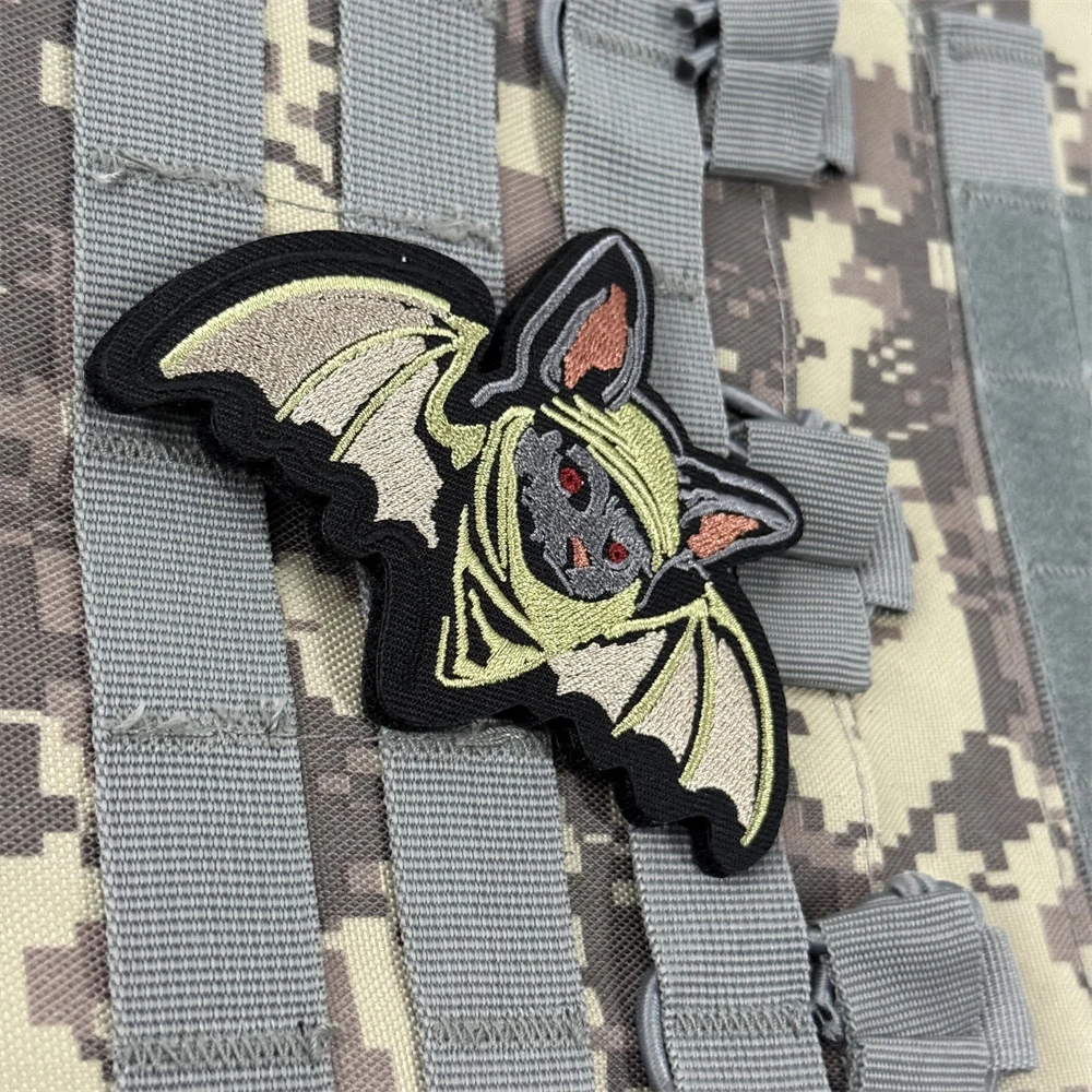 Parche táctico bordado murciélago con chevron y bandana para mochila - imagen 4