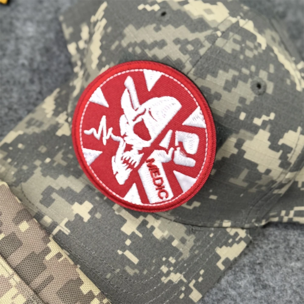 Parches de gancho y bucle bordados Chevron Skull Medic para ropa, brazalete militar táctico de moral, pegatina decorativa para mochila