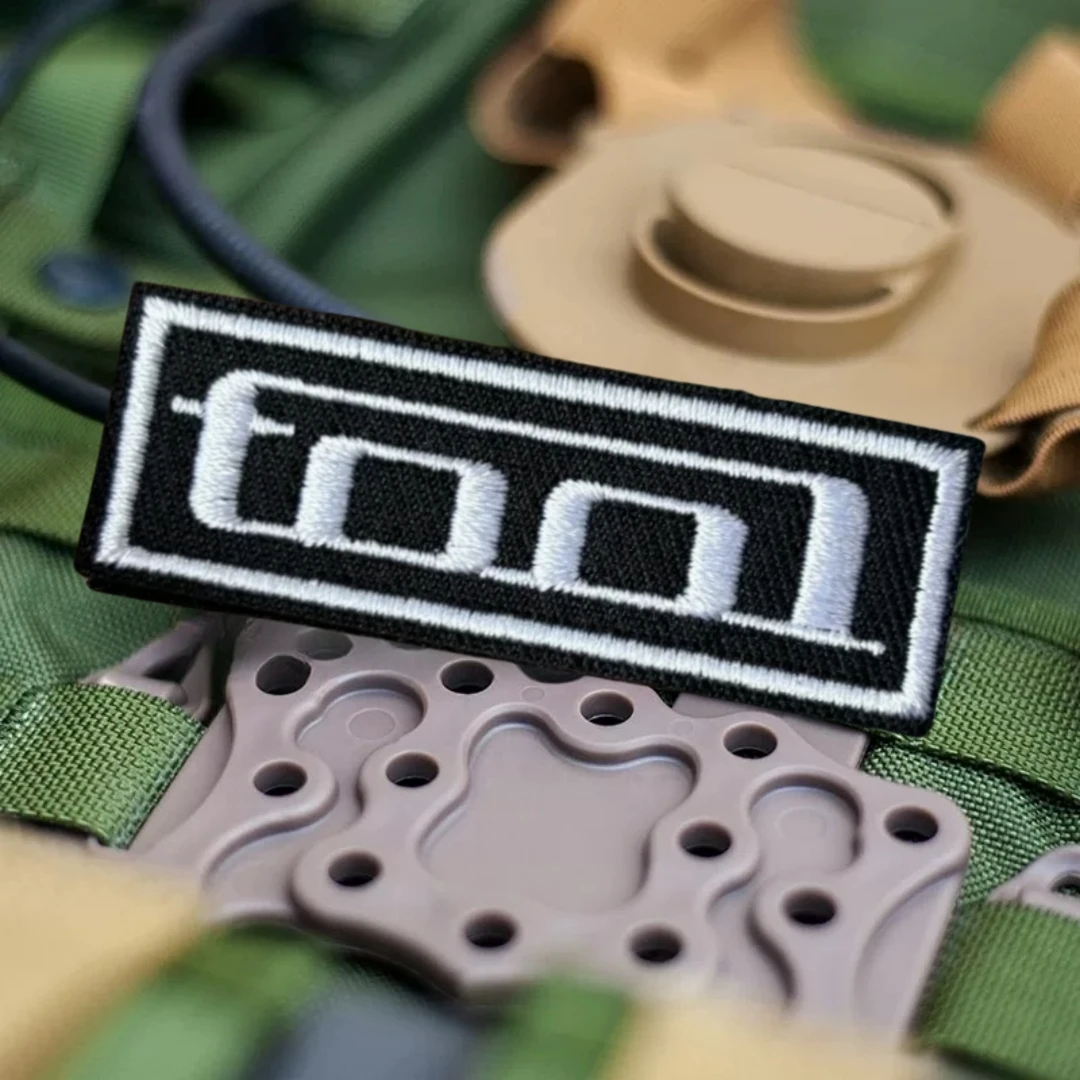 Mini parche "TOOL", herramienta de insignia de moral táctica, parches de gancho y bucle bordados para ropa, pegatinas decorativas para mochila militar - imagen 3