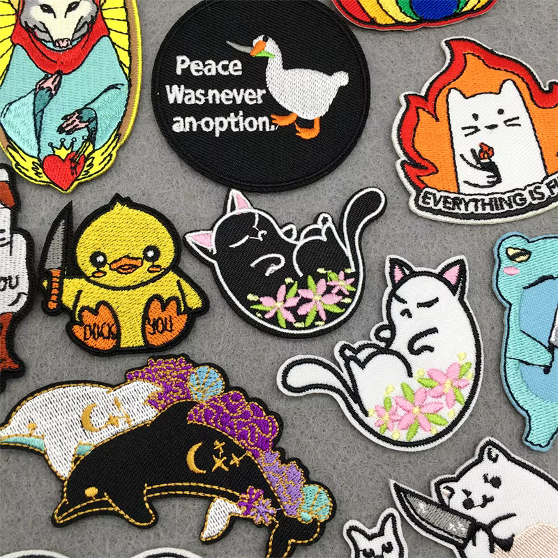 Parche termoadhesivo bordado gato de dibujos animados para planchar