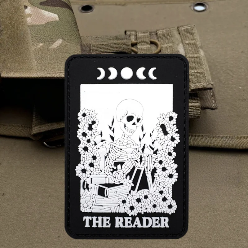Parche de PVC con esqueleto "THE READER", chaleco táctico, sombreros con gancho y bucle, insignia de moral, pegatinas para mochila, parches para brazalete para ropa - imagen 2