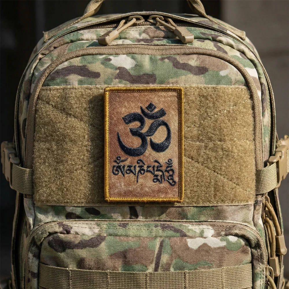 Parche bordado táctico Mantra Om Mani Padme Hum para ropa y mochila - imagen 4