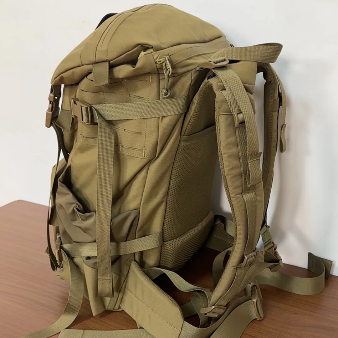 Mochila táctica SKY de 35L de capacidad: mochila de viaje de nailon 500D duradera multiusos para senderismo al aire libre